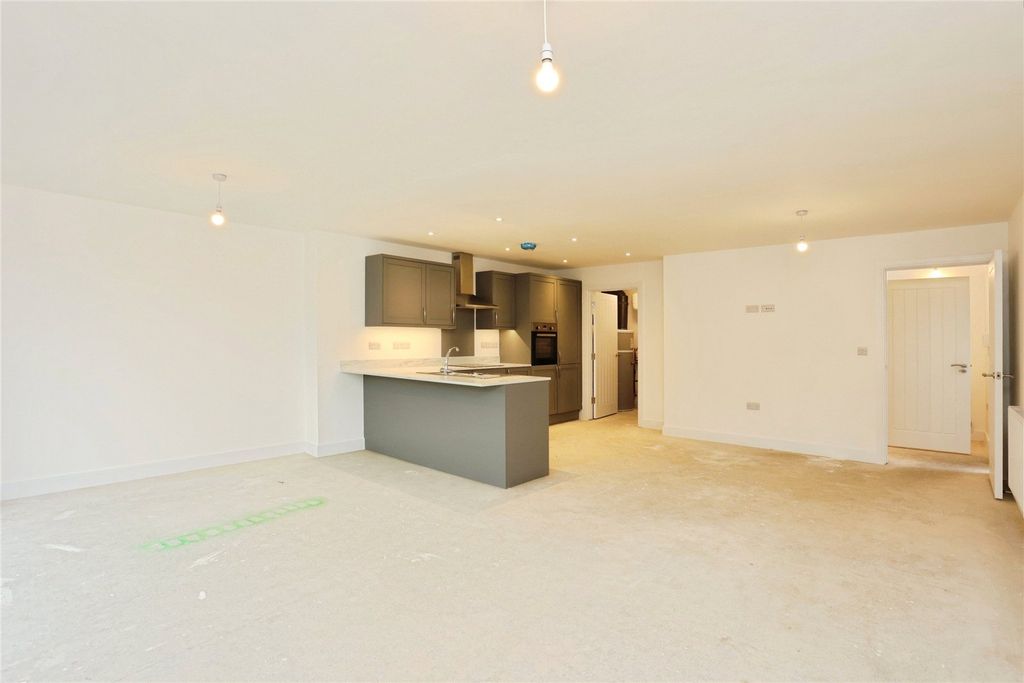 Property photo 3 of 16 Picture No. 11