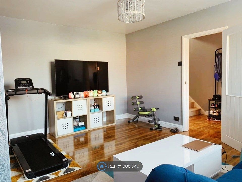 Property photo 3 of 11 Lounge