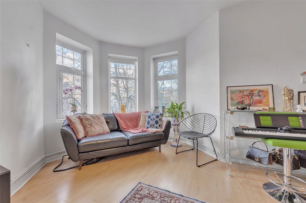 Property photo 2 of 7 Picture No. 24