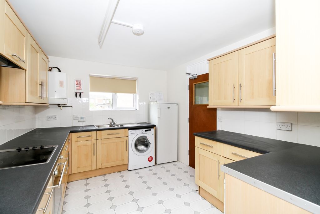 Property photo 1 of 9 Kitchen