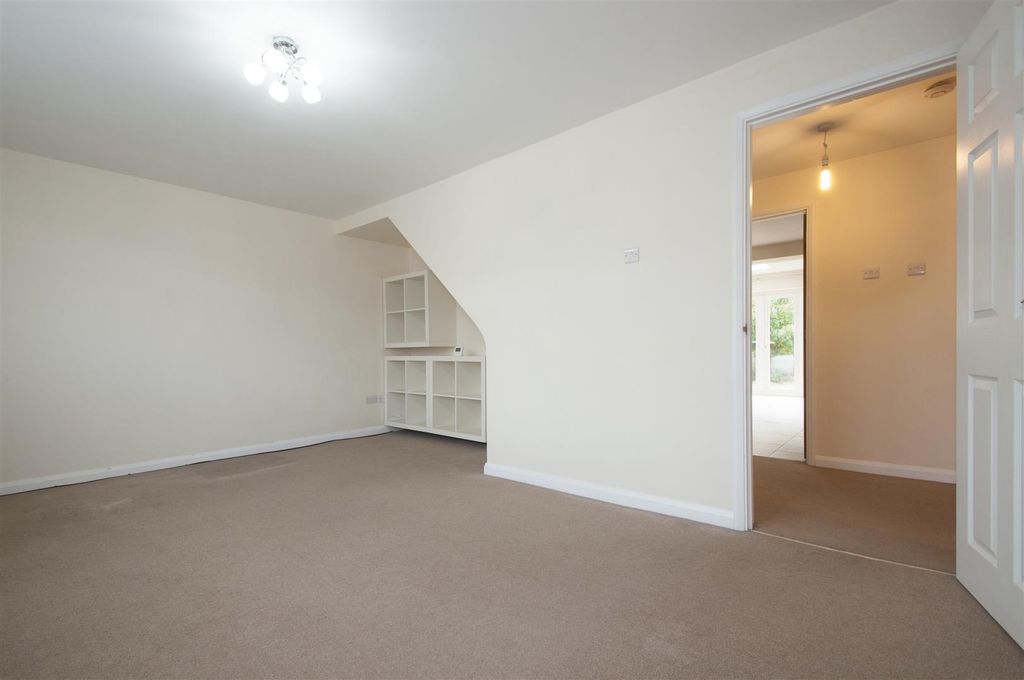 Property photo 2 of 11 35 Thames 10.Jpg