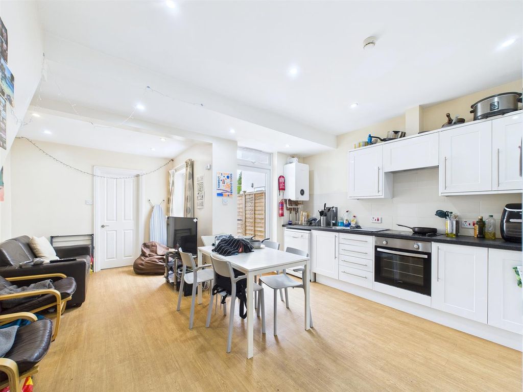 Property photo 2 of 19 Living .Jpg