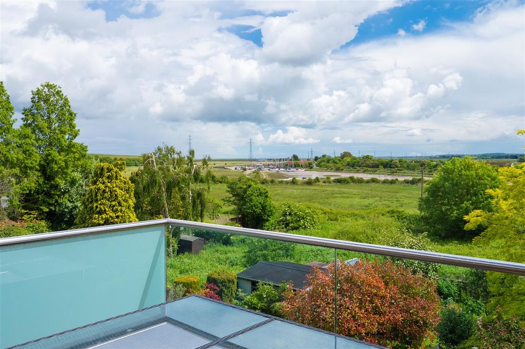 Property photo 2 of 33