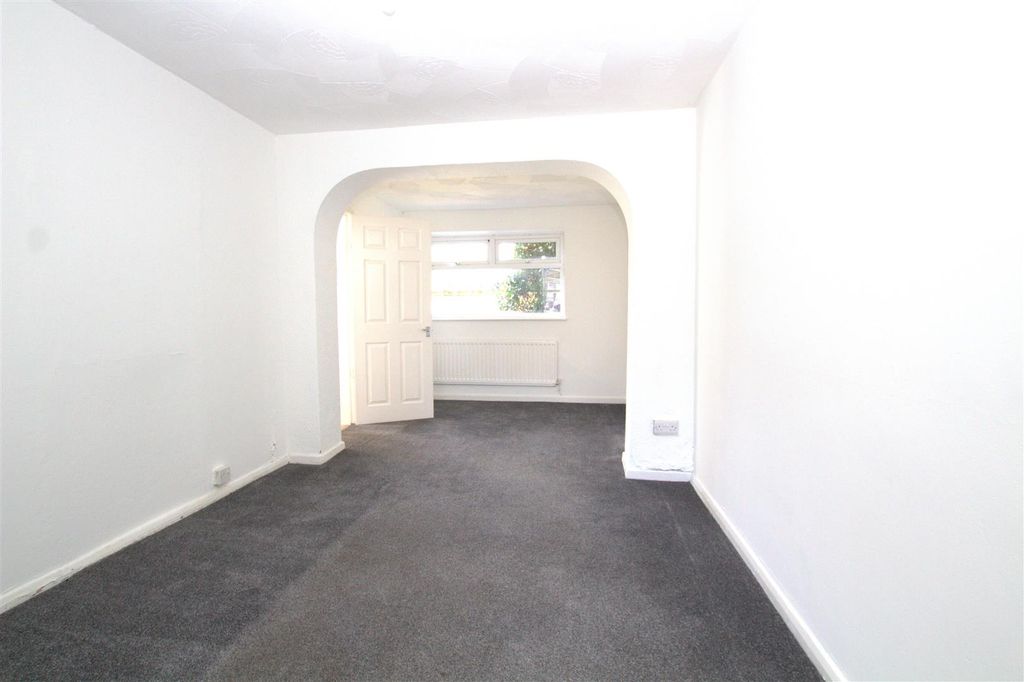 Property photo 3 of 16 Rear Reception.Jpg