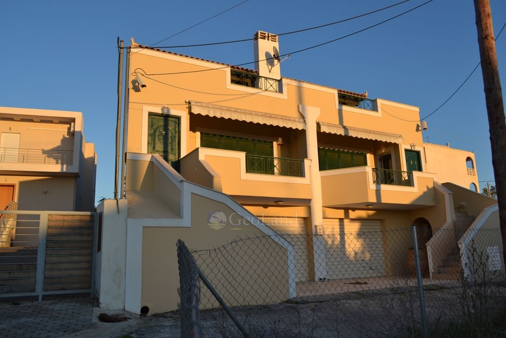 Property photo 2 of 32