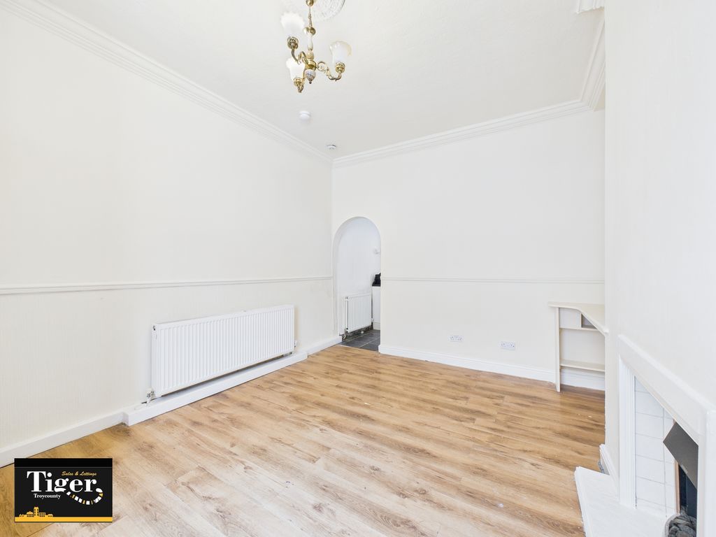 Property photo 3 of 8 Cam03440G0-Pr0516-Still002