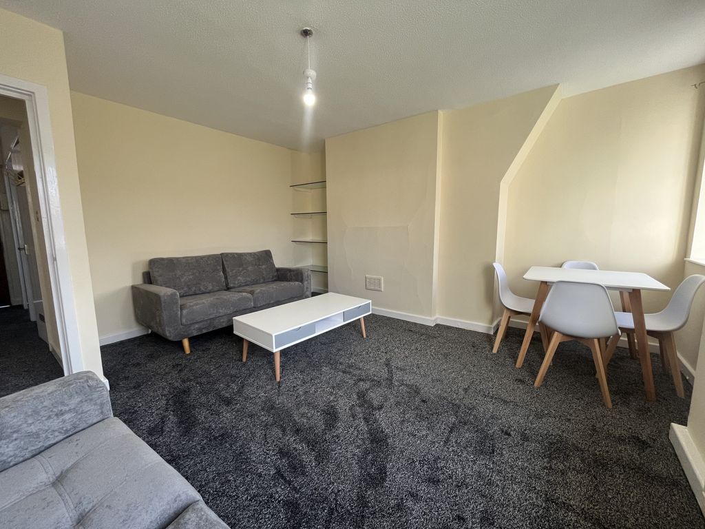 Property photo 2 of 9 Lounge