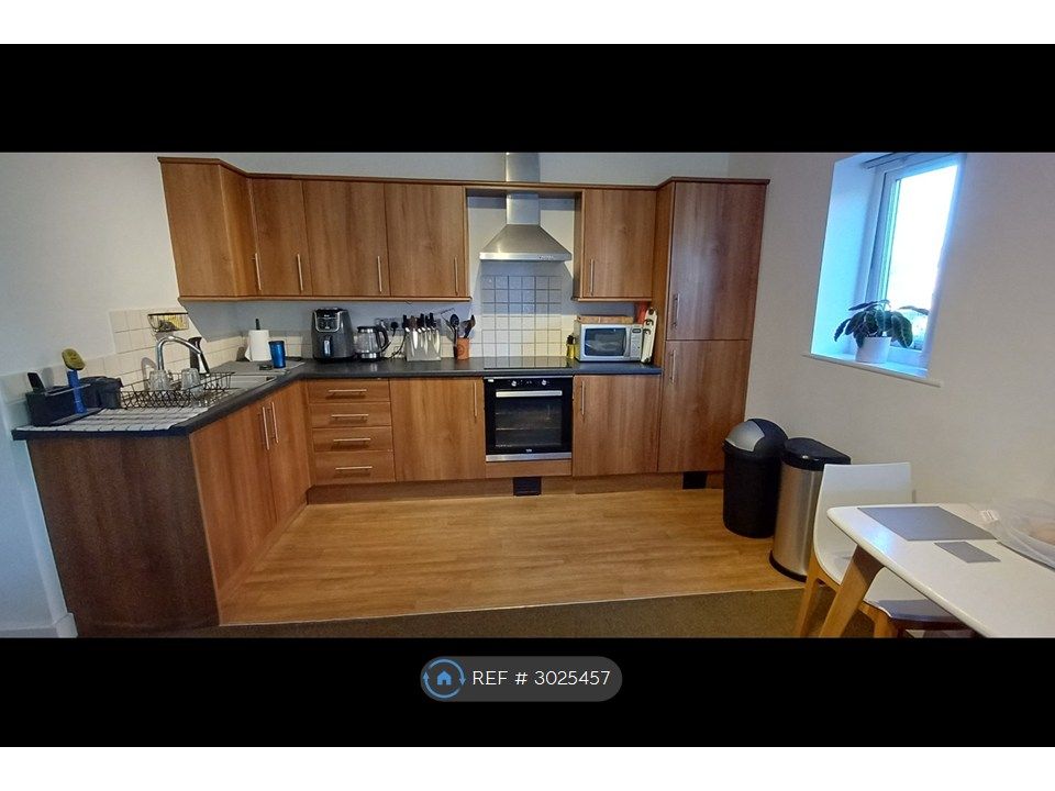 Property photo 2 of 11 Kitchen