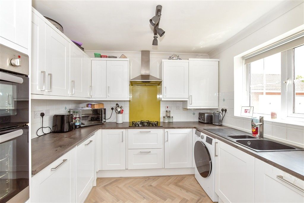 Property photo 2 of 11 Kitchen