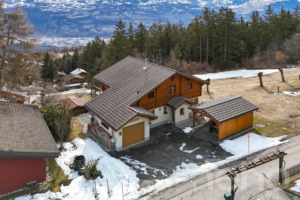 Property photo 3 of 12