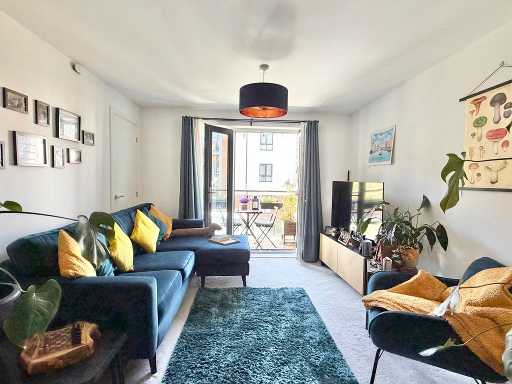 Property photo 2 of 21