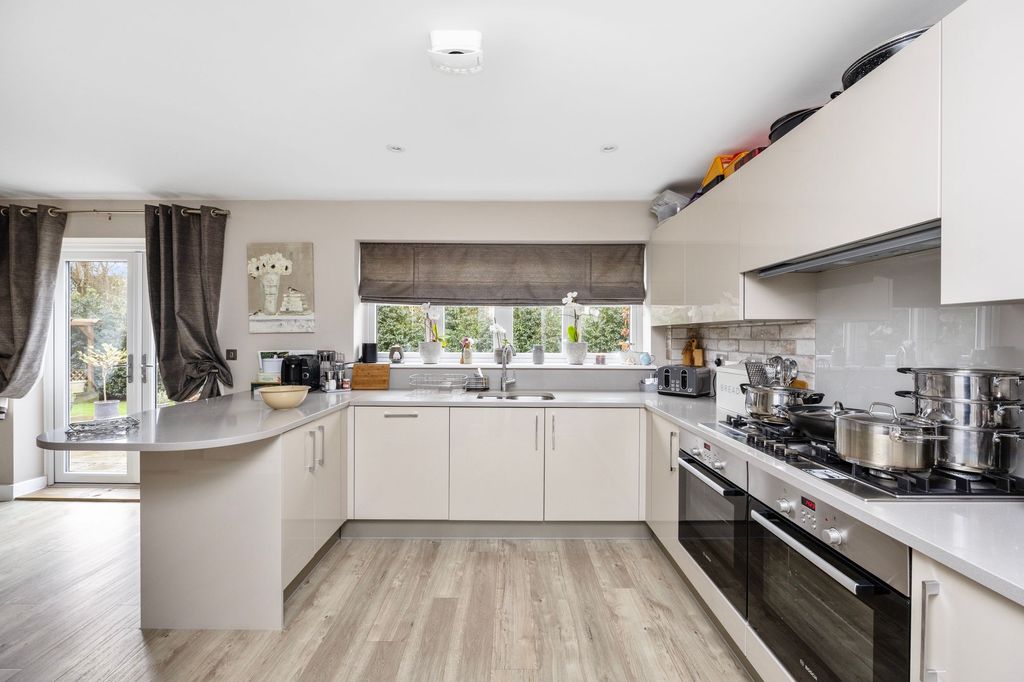 Property photo 2 of 23