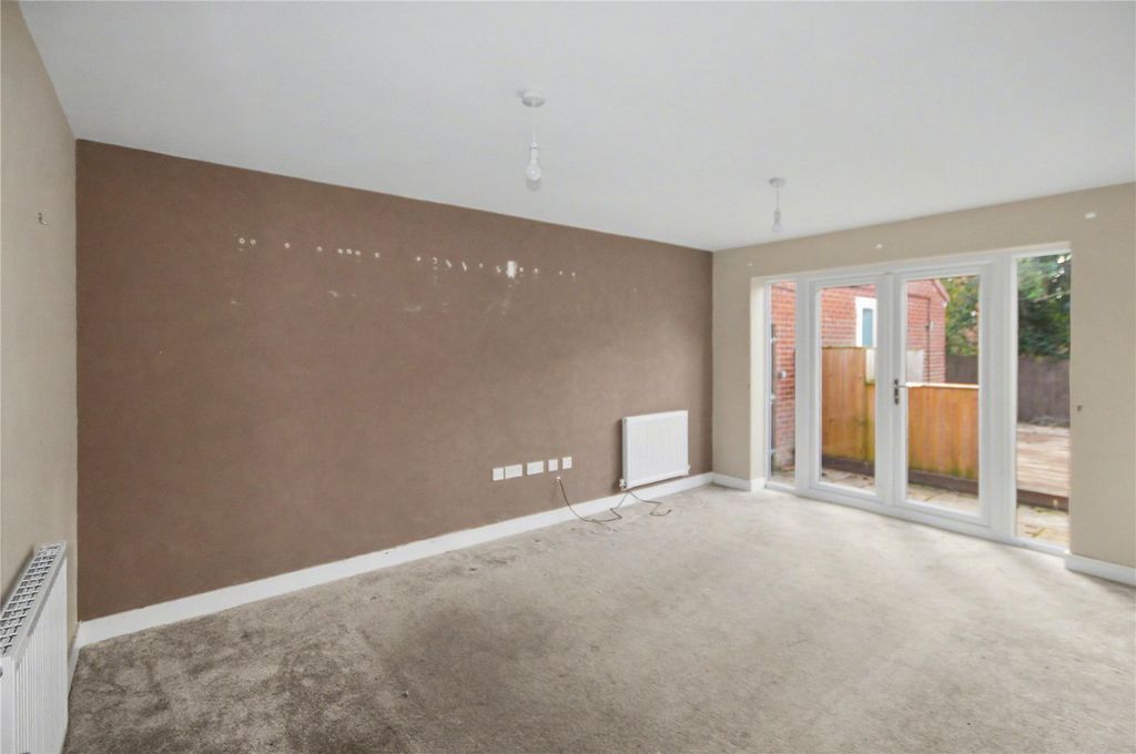 Property photo 3 of 17 Picture No. 02