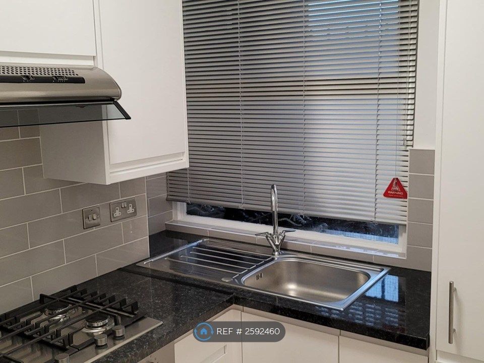 Property photo 3 of 10 Kitchen