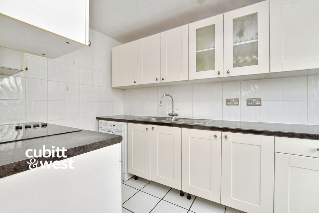 Property photo 2 of 11 0d5650A0-901Hfps7