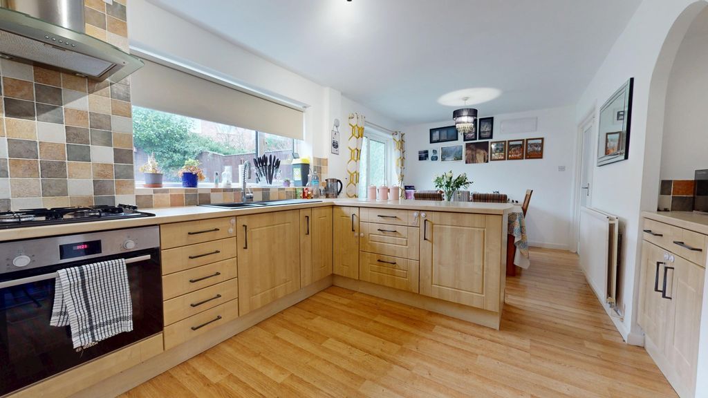 Property photo 2 of 20 4662733