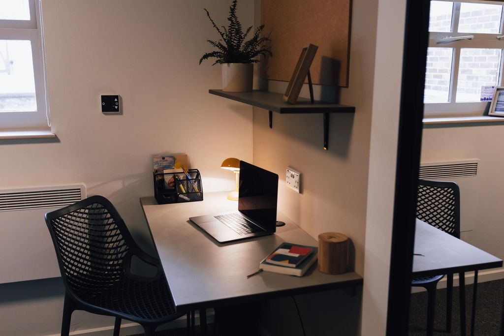 Property photo 2 of 26 Bright And Modern Workspace With Private Desks...