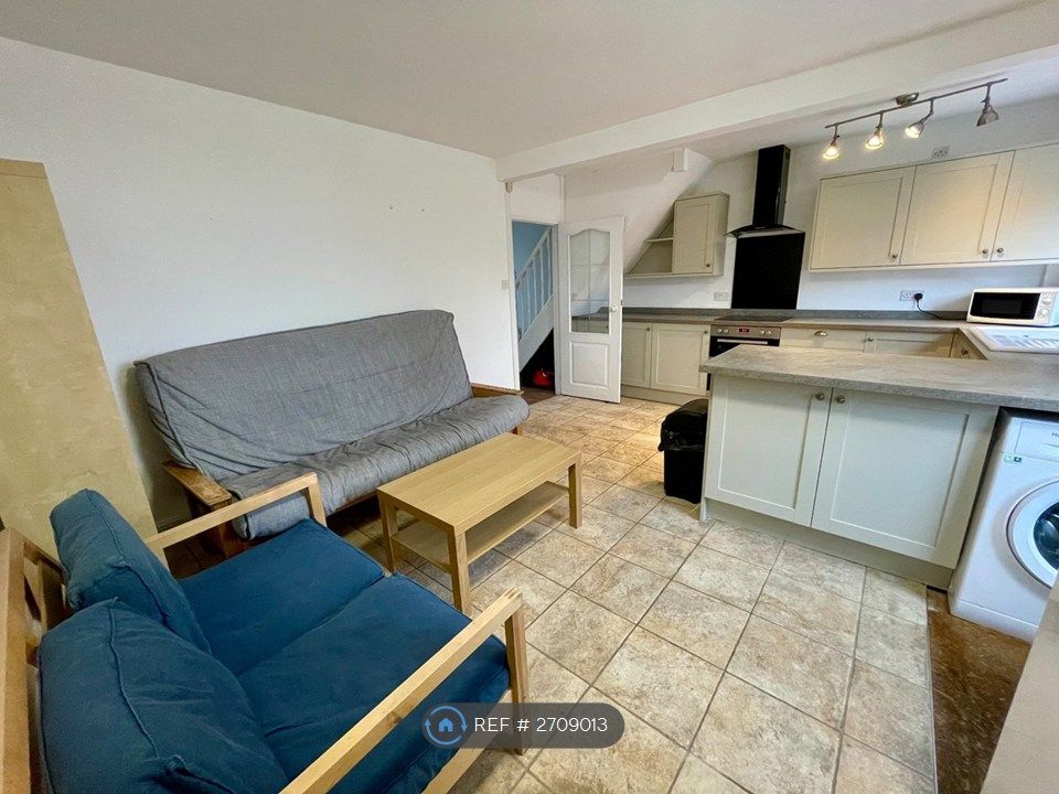 Property photo 3 of 14 Lounge