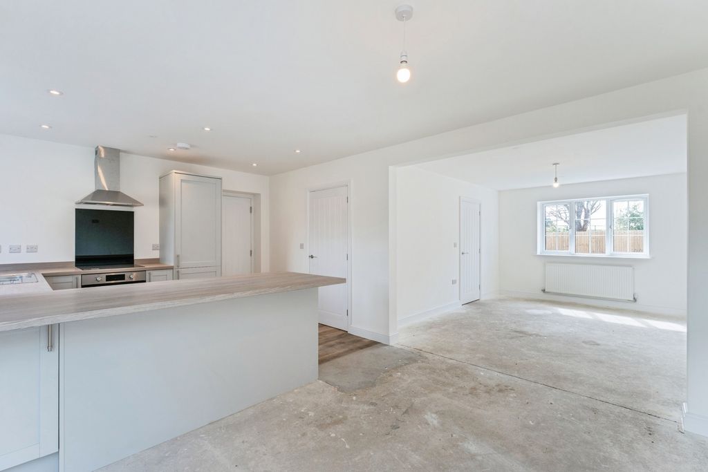 Property photo 3 of 24 Pbox-Img.Jpg