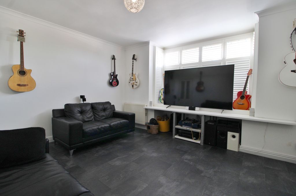 Property photo 3 of 22