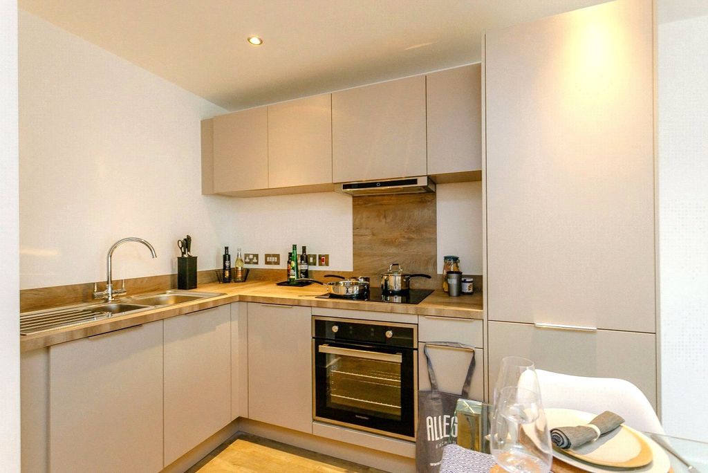 Property photo 3 of 8 Kitchen