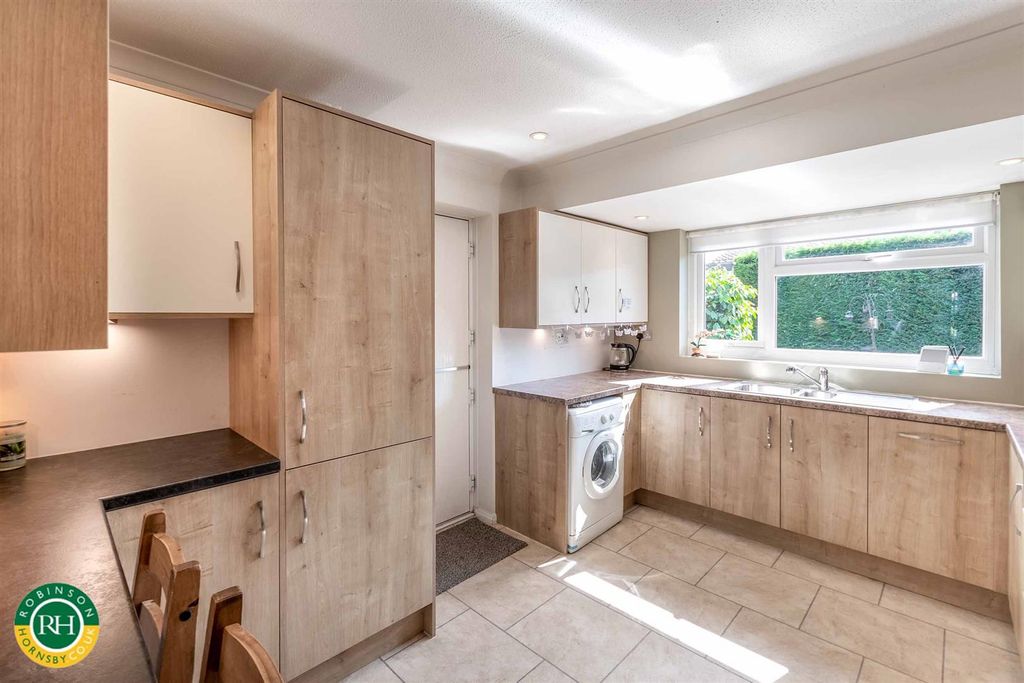 Property photo 3 of 17 Kitchen