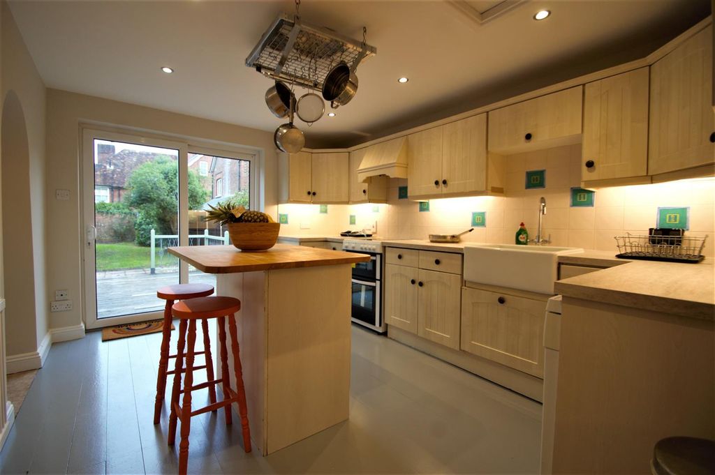 Property photo 1 of 8 Kitchen