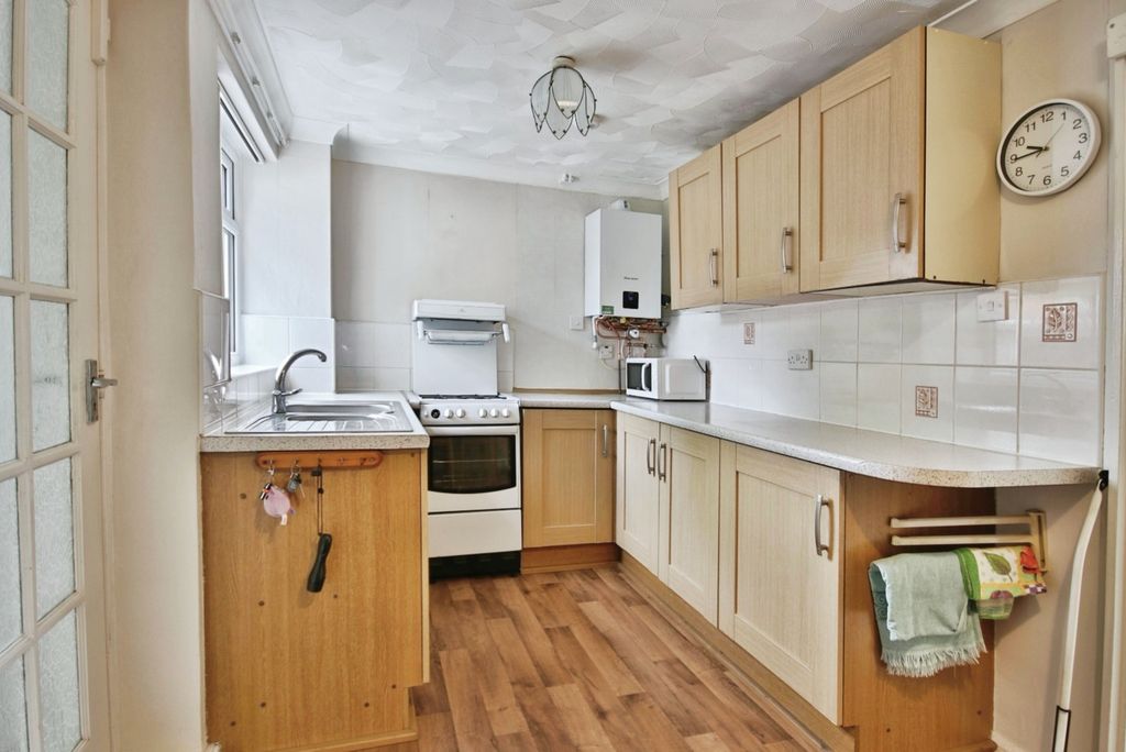 Property photo 2 of 14 4209895