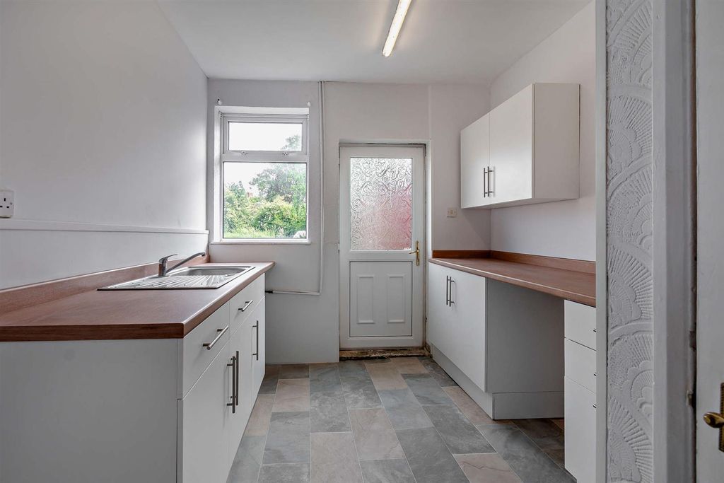Property photo 3 of 8 8651205-Interior12-800.Jpg
