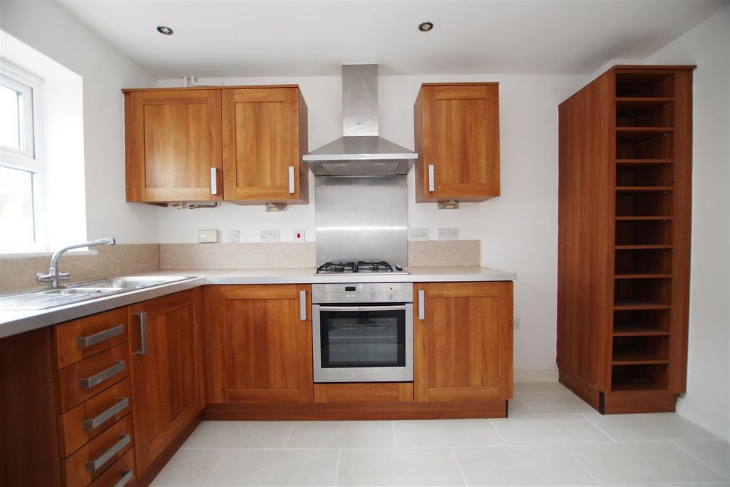 Property photo 3 of 13 Kitchen