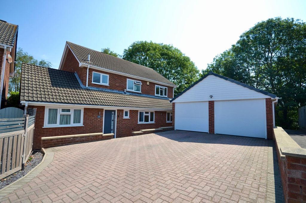 Property photo 1 of 43