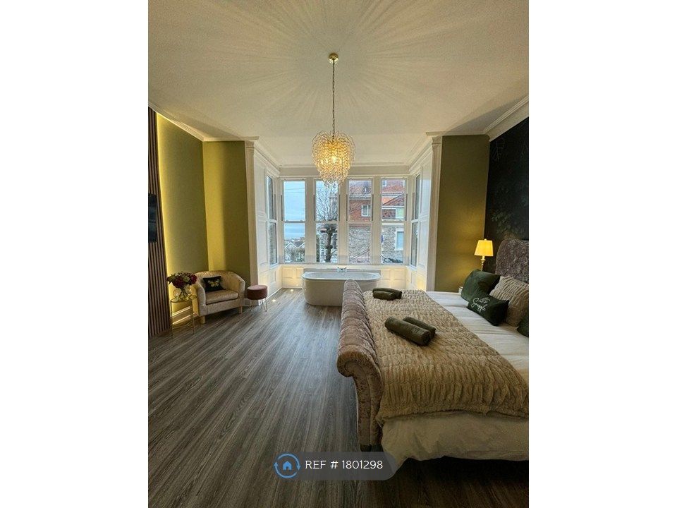 Property photo 1 of 16 Large Main Bedroom