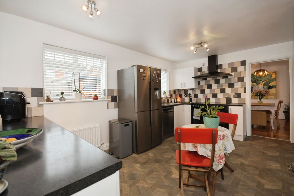 Property photo 3 of 17 Photo