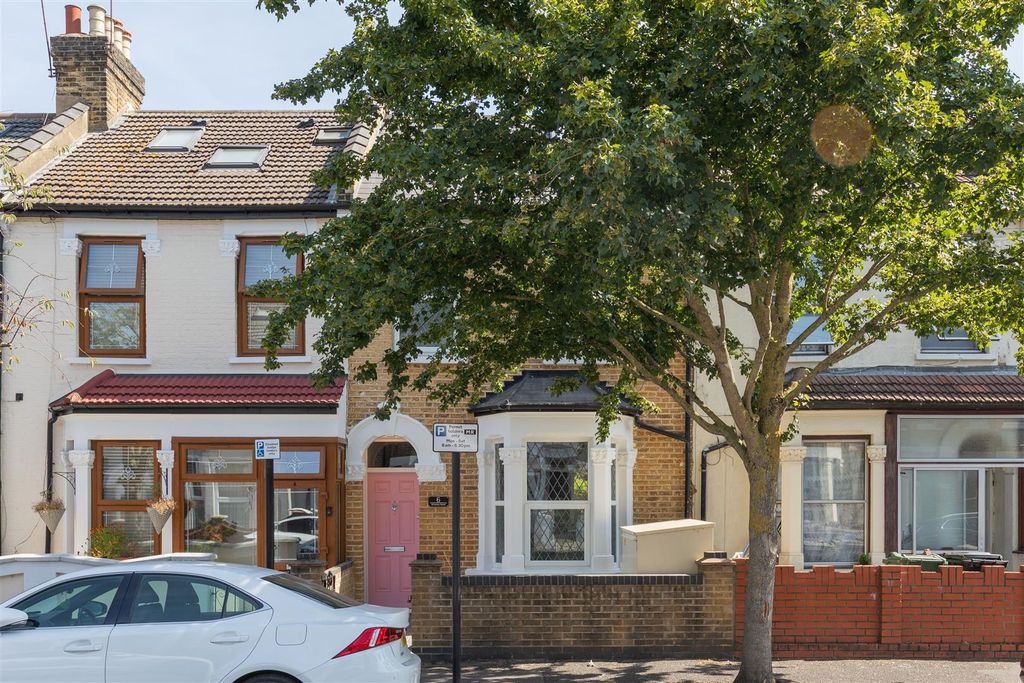 Property photo 1 of 46 Whitney Road, E10