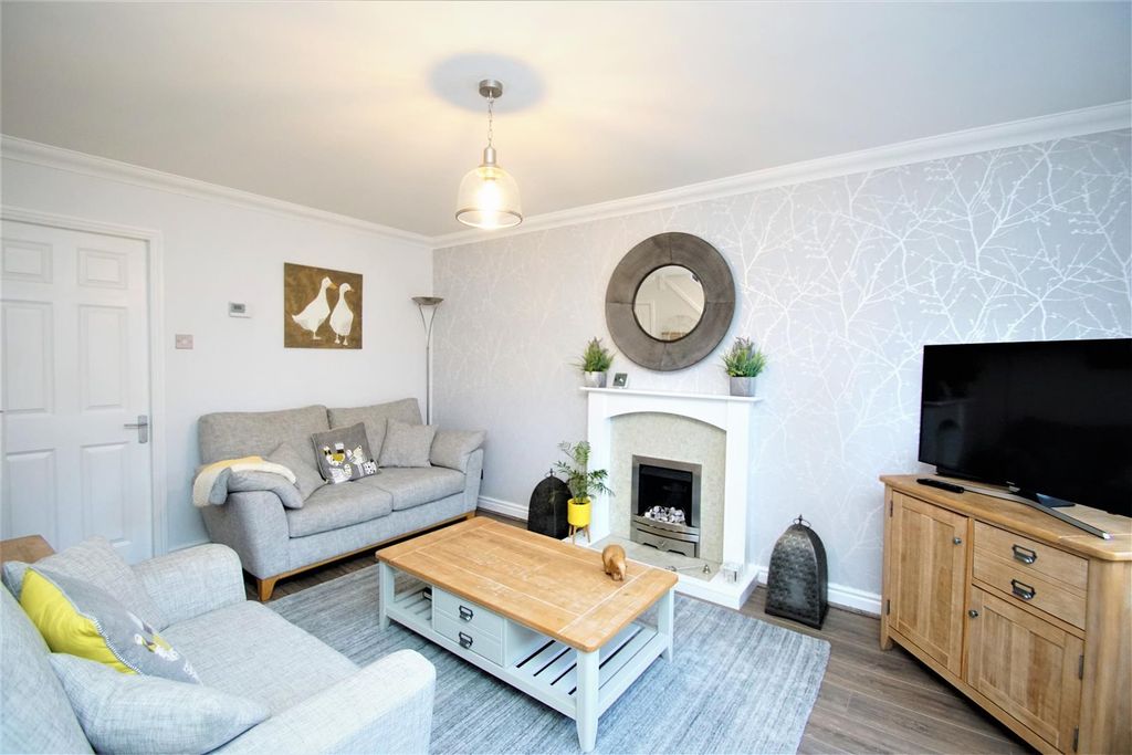 Property photo 3 of 11 Entrance / Reception Room