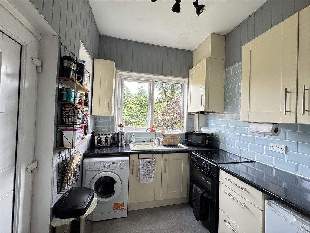 Property photo 3 of 12 Kitchen