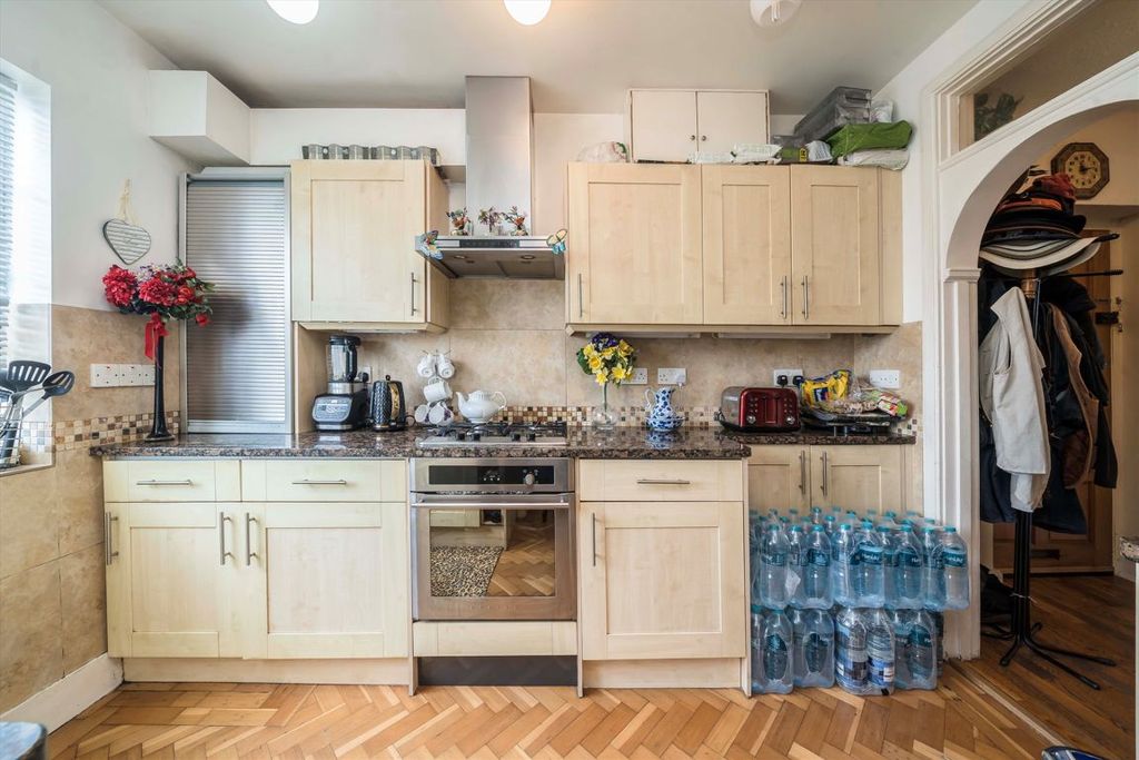 Property photo 3 of 6