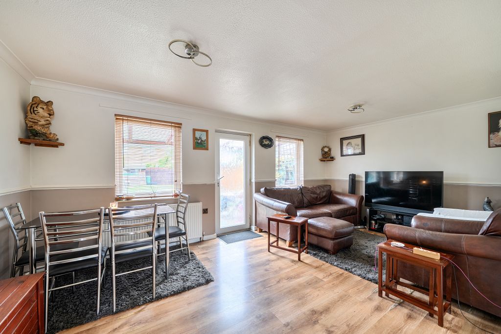 Property photo 2 of 16 152549096Ab2536A130Fb