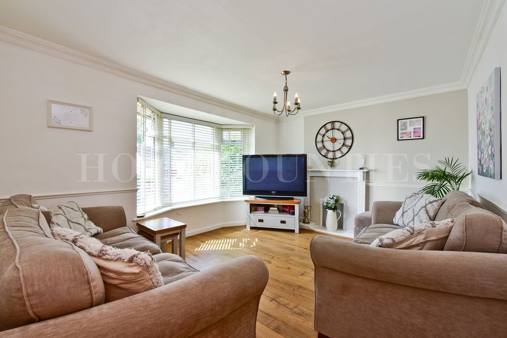 Property photo 3 of 27