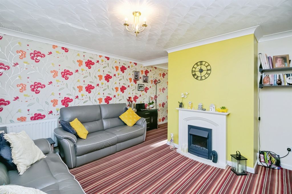 Property photo 2 of 25