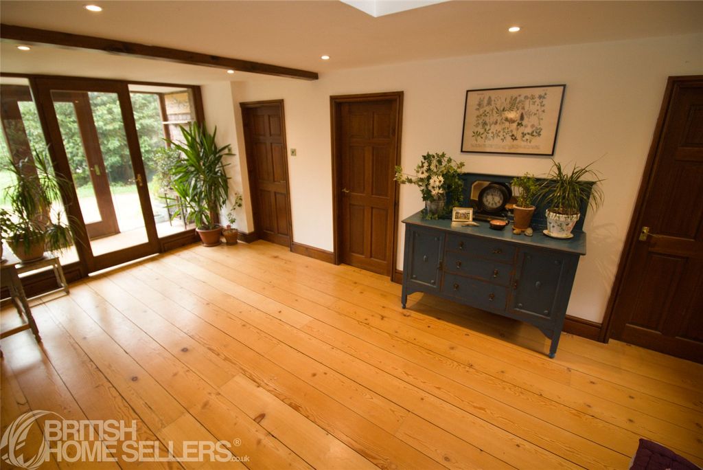 Property photo 2 of 44 Picture No. 71
