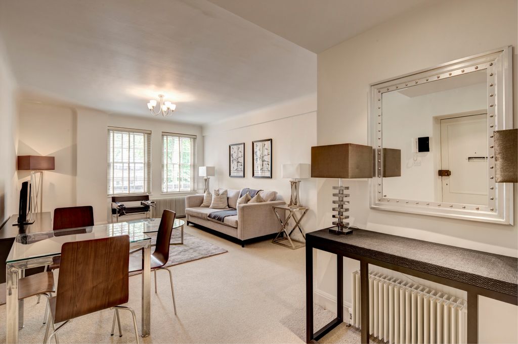 Property photo 1 of 8 2 Bed Flat To Rent In Chelsea