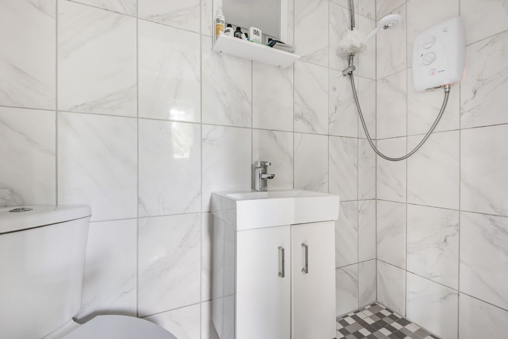 Property photo 3 of 4 4. Bathroom