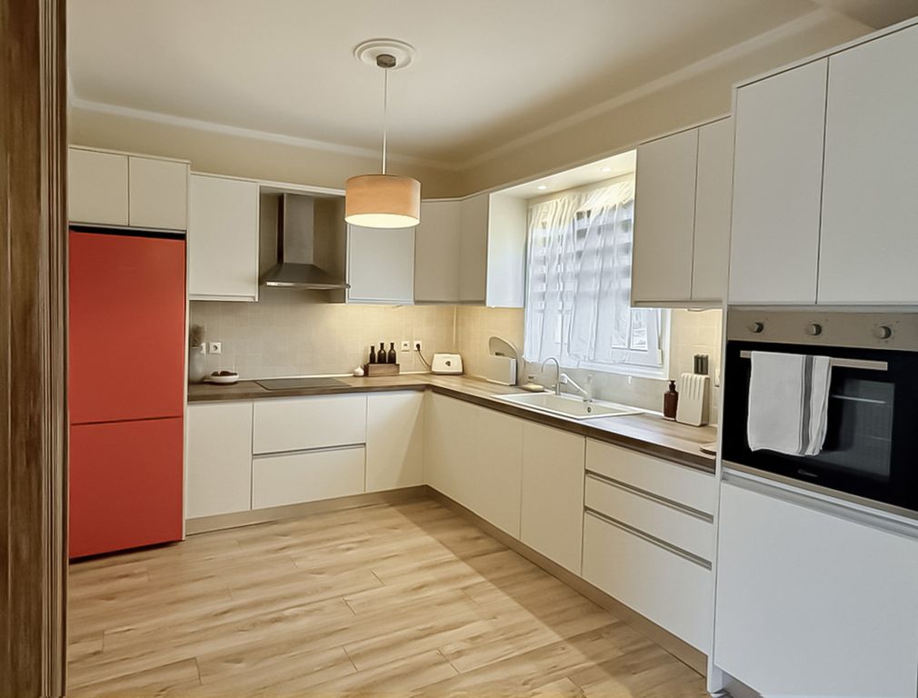 Property photo 3 of 18 Kitchen