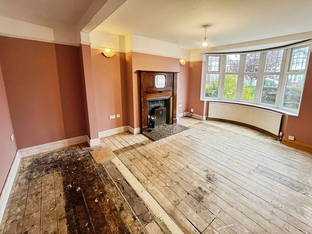 Property photo 3 of 14 Lounge