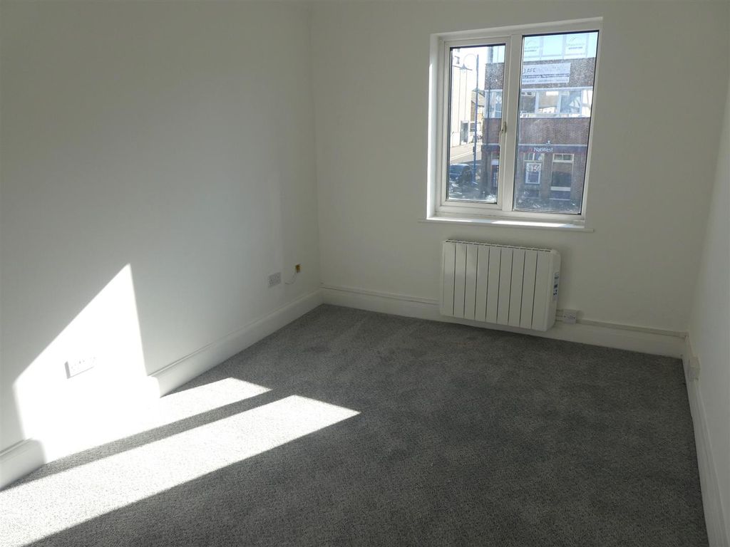 Property photo 3 of 4 Room.Jpg