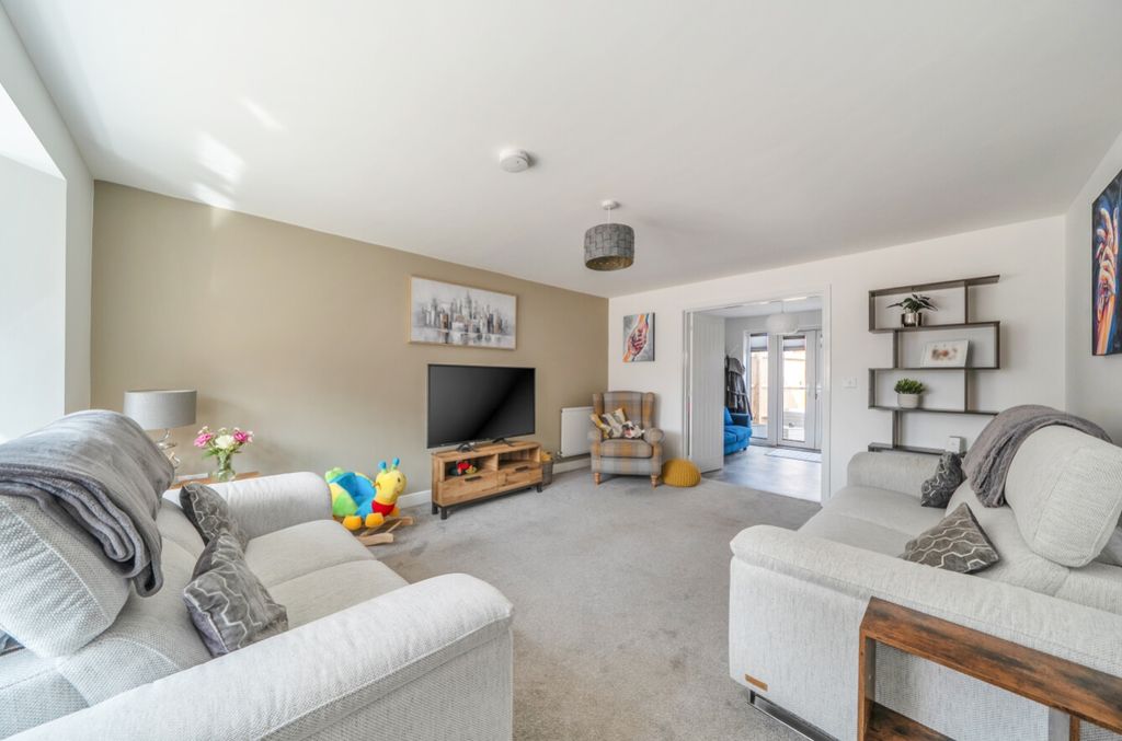 Property photo 2 of 27 1513569-12-6A8Eeaa3Dd8A0
