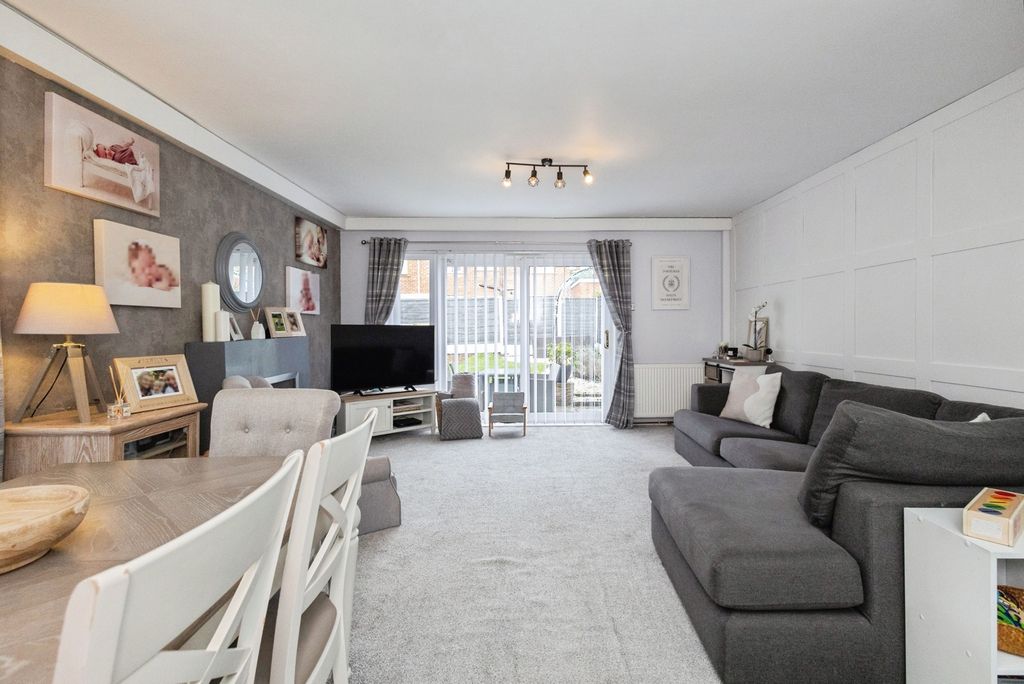 Property photo 2 of 15 Lounge