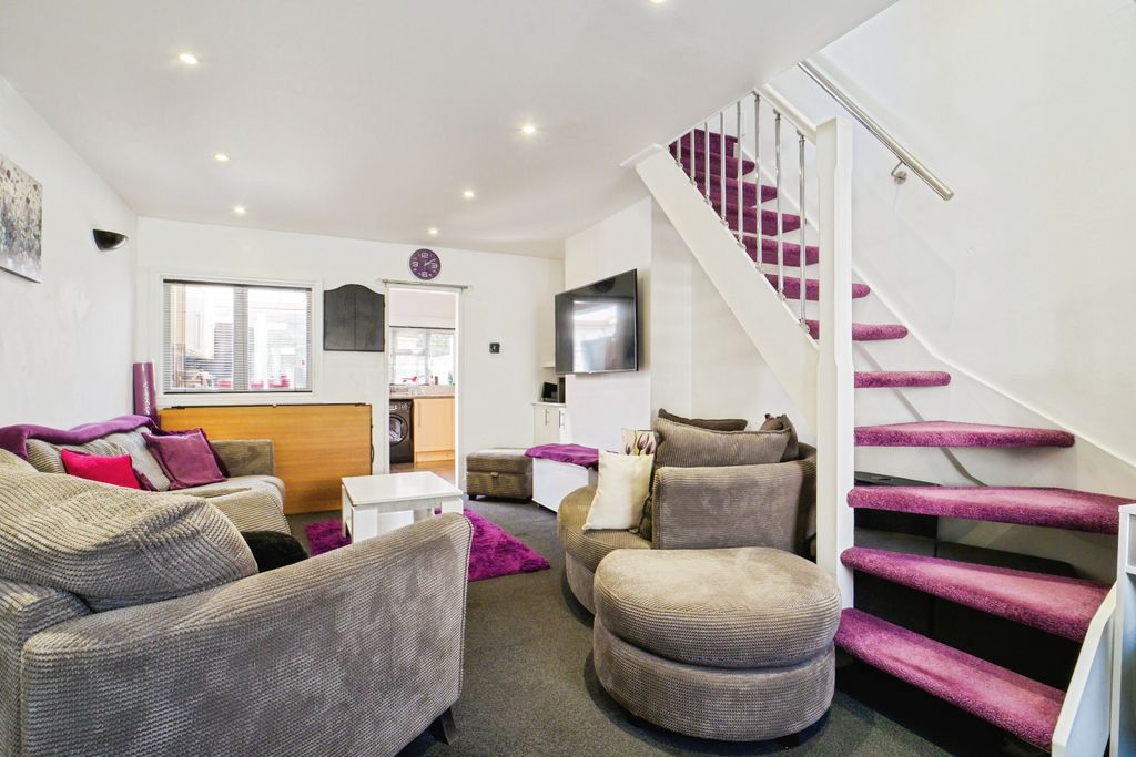 Property photo 3 of 24