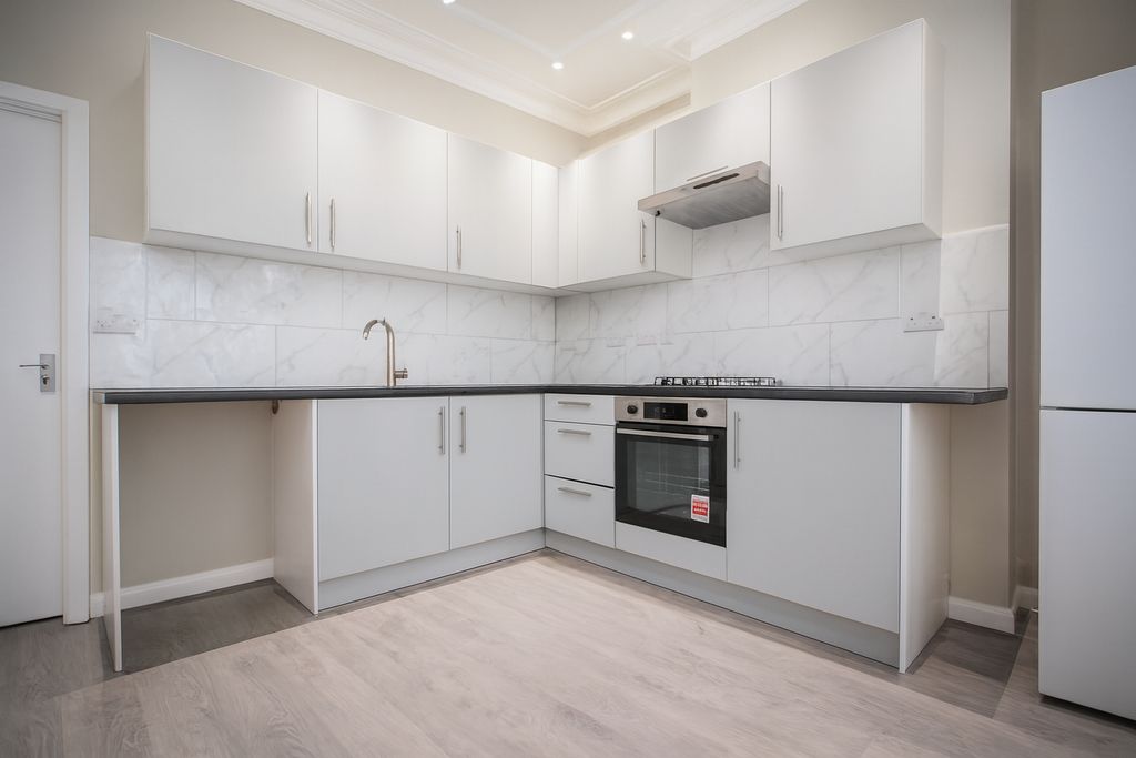 Property photo 2 of 10 Kitchen